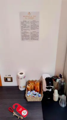 Set per la preparazione di tè e caffè presso B&B Sa Casadina