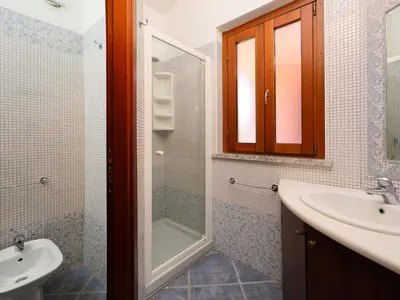 Bagno di Holiday Home Rei Sole - REI315 by Interhome