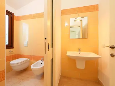 Bagno di Holiday Home Ville San Pietro - REI352 by Interhome