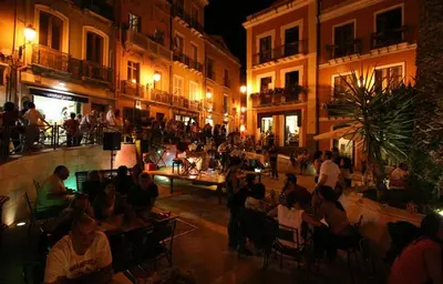 Ospiti di Central! Terrace! easy parking!