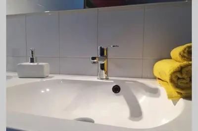 Bagno di Big relax apartment with swimming pool and a peaceful garden in a private villa