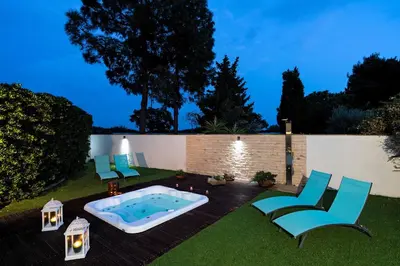 Piscina di Villa Lina o nelle vicinanze