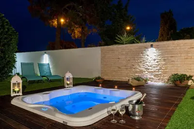 Piscina di Villa Lina o nelle vicinanze
