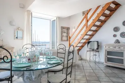 TV o dispositivi per l'intrattenimento presso ⭑ ⭑ ⭑ ⭑ ⭑ Jewel on the seafront promenade