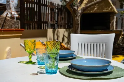 Planimetria di Villetta Simiri caposchiera con cortile e BBQ