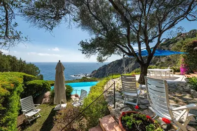 Paesaggio naturale nelle vicinanze della villa