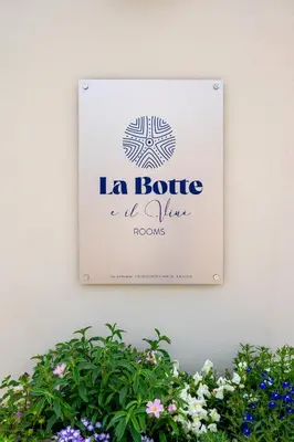Certificato, attestato, insegna o altro documento esposto da La Botte e il Vino Rooms