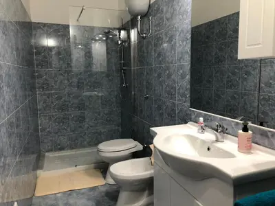 Bagno di Elegante monolocale al centro del paese