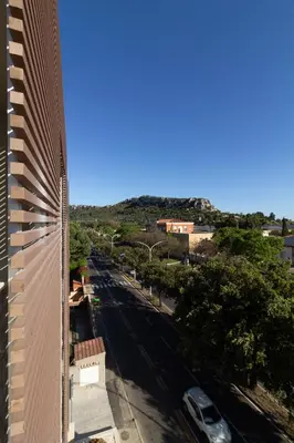 Vista generica sulle montagne o vista sulle montagne dall'interno dell'appartamento
