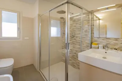 Bagno di Bcolors Rooms, Selargius Is Corrias