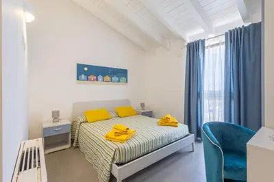 Letto o letti in una camera di Bcolors Rooms, Selargius Is Corrias