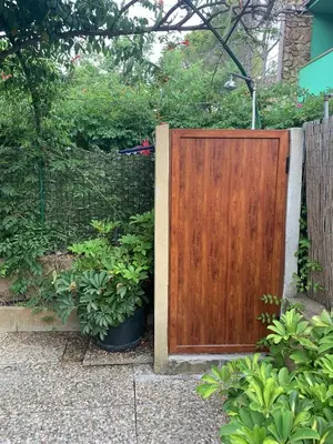 Giardino di Casa vacanza - Pinus Village Casa margherita a Pula-Chia - a 350 m a piedi dalla spiaggia più vicina, a 5 minuti in auto dalle spiagge di Chia ed a 15 minuti in auto dalla splendida spiaggia di Tuerredda