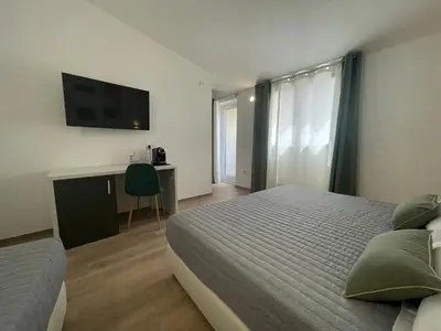 TV o dispositivi per l'intrattenimento presso Admayora Guest House