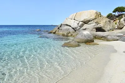 Paesaggio naturale nelle vicinanze della villa