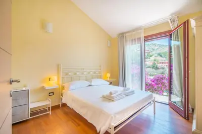 Letto o letti in una camera di Villa Luna . Chia Eden Rock . Wifi AC