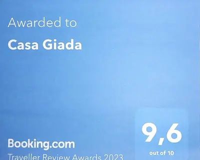 Certificato, attestato, insegna o altro documento esposto da Casa Giada