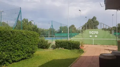 Attività di tennis o squash presso l'appartamento o nelle vicinanze