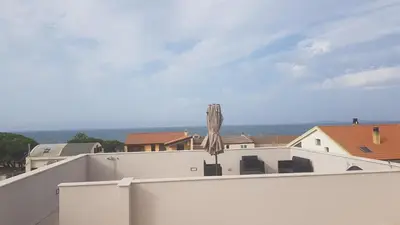 Vista generica sul mare o vista sul mare dall'interno dell'appartamento