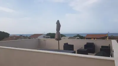 Vista generica sul mare o vista sul mare dall'interno dell'appartamento