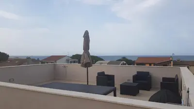 Vista generica sul mare o vista sul mare dall'interno dell'appartamento