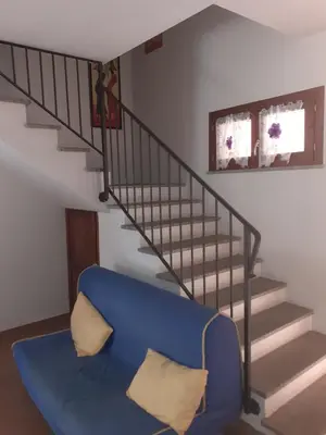 Area soggiorno di Villa su due livelli super accessoriata
