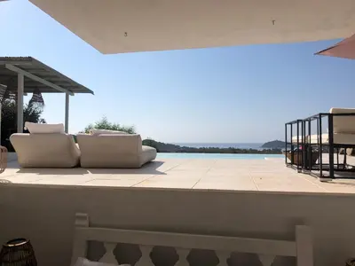 Balcone o terrazza di Villa Giusy con piscina privata e vista spettacolare sul mare breathtaking sea view