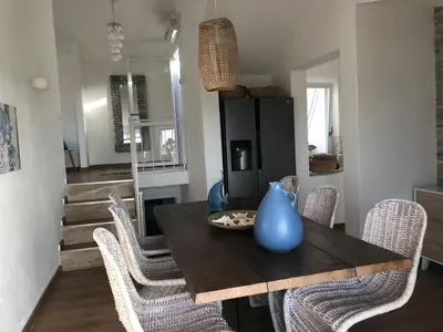 Area soggiorno di Villa Giusy con piscina privata e vista spettacolare sul mare breathtaking sea view