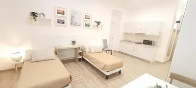 Cucina o angolo cottura di SUITE BLANC APARTMENTS - Monolocali indipendenti con cucina e bagno privato - Check-in e check-out con codice in autonomia h24 - Terrazza in comune NECESSARIO AVERE WATHSAPP O APP DI MESSAGGISTICA ISTANTANEA PER FOTO E VIDEO