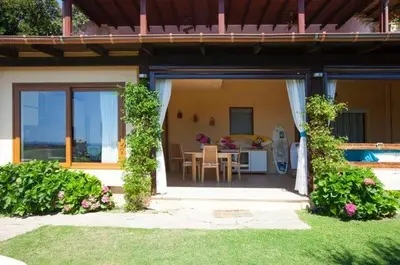Giardino di Villa con barbecue con giardino vista mare