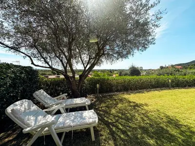 Giardino di Villa con barbecue con giardino vista mare