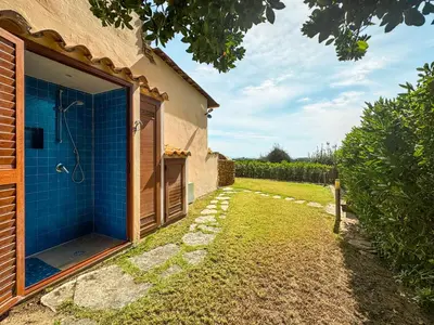 Giardino di Villa con barbecue con giardino vista mare