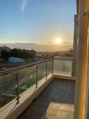 Alba o tramonto visti dall'interno dell'affittacamere o dai dintorni