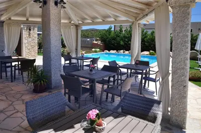Piscina di Affittacamere B&B La Villa dei Graniti o nelle vicinanze