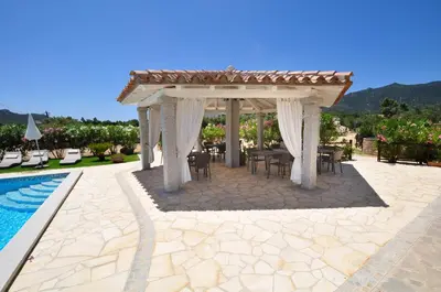 Piscina di Affittacamere B&B La Villa dei Graniti o nelle vicinanze