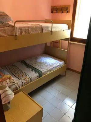 Letto o letti in una camera di Villetta Pinus Village, Chia, Sardegna 30 metri dal mare