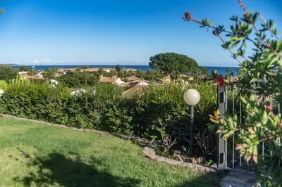 Paesaggio naturale nelle vicinanze della villa
