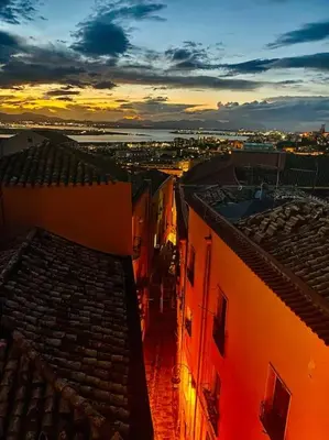 Alba o tramonto visti dall'interno dell'appartamento o dai dintorni