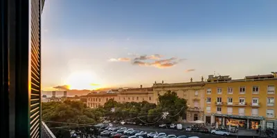 Alba o tramonto visti dall'interno dell'hotel o dai dintorni