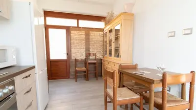 Cucina o angolo cottura di Yellow House-Villetta a due passi dal mare