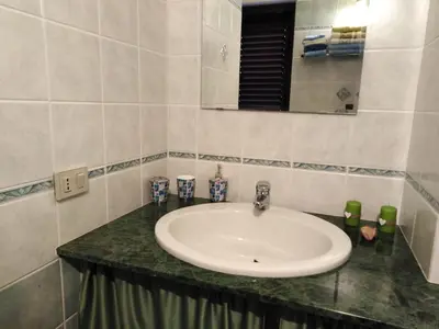 Bagno di Villa panoramica immersa nel verde