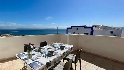 Vista generica sul mare o vista sul mare dall'interno dell'appartamento