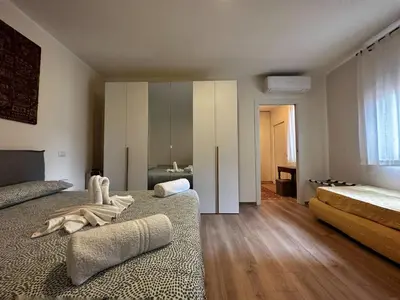 Letto o letti in una camera di Extravaganza Room and Suite Apartment City Center