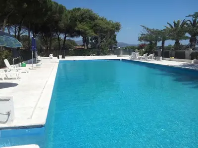 Piscina di Deliziosa Villa 150 metri dal mare o nelle vicinanze