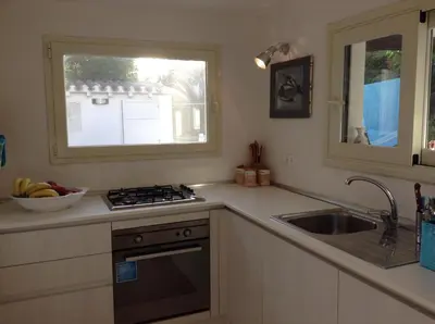 Cucina o angolo cottura di Deliziosa Villa 150 metri dal mare
