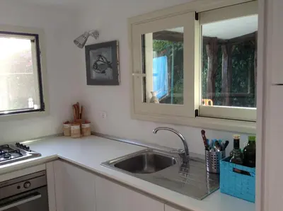 Cucina o angolo cottura di Deliziosa Villa 150 metri dal mare