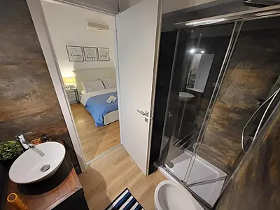 Bagno di KRLY Rooms Cagliari - Parcheggio in centro storico
