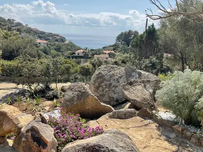 Paesaggio naturale nelle vicinanze della villa
