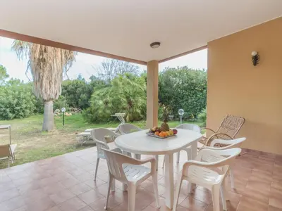 Giardino di Holiday Home Villa Monte Nai - REI420 by Interhome