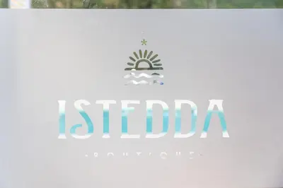 Certificato, attestato, insegna o altro documento esposto da Istedda Boutique Hotel