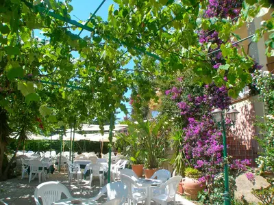 Giardino di Domus De Janas Sul Mare